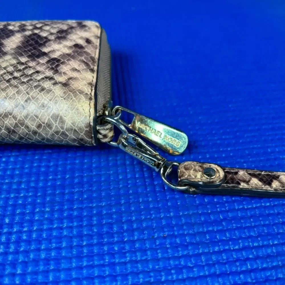 🔴 MICHAEL KORS SNAKE SKIN Brown Beige Wristlet Wallet With Zipper EY-1504